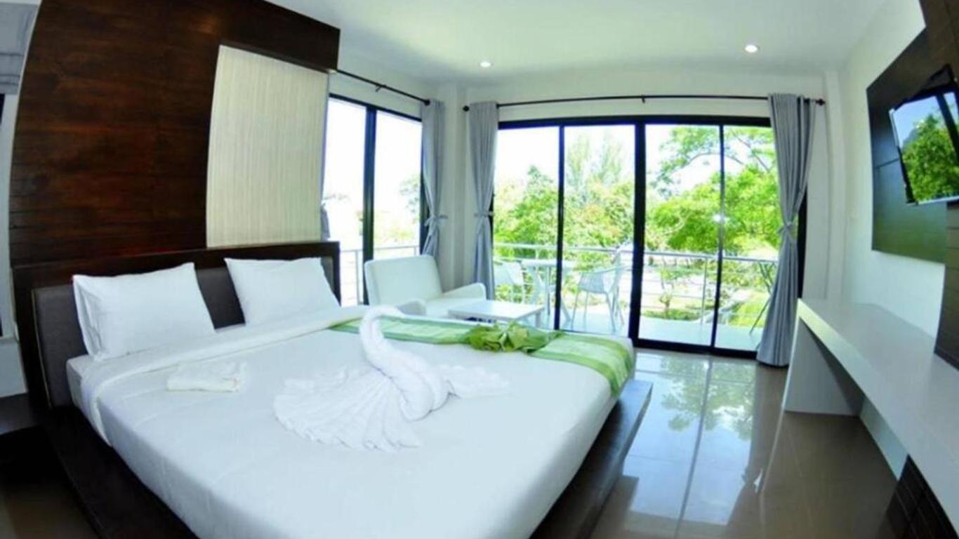 Tonsai Tropical Phi Phi Island