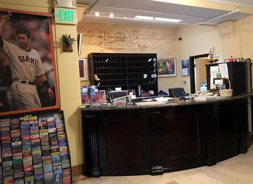 Front desk Photo