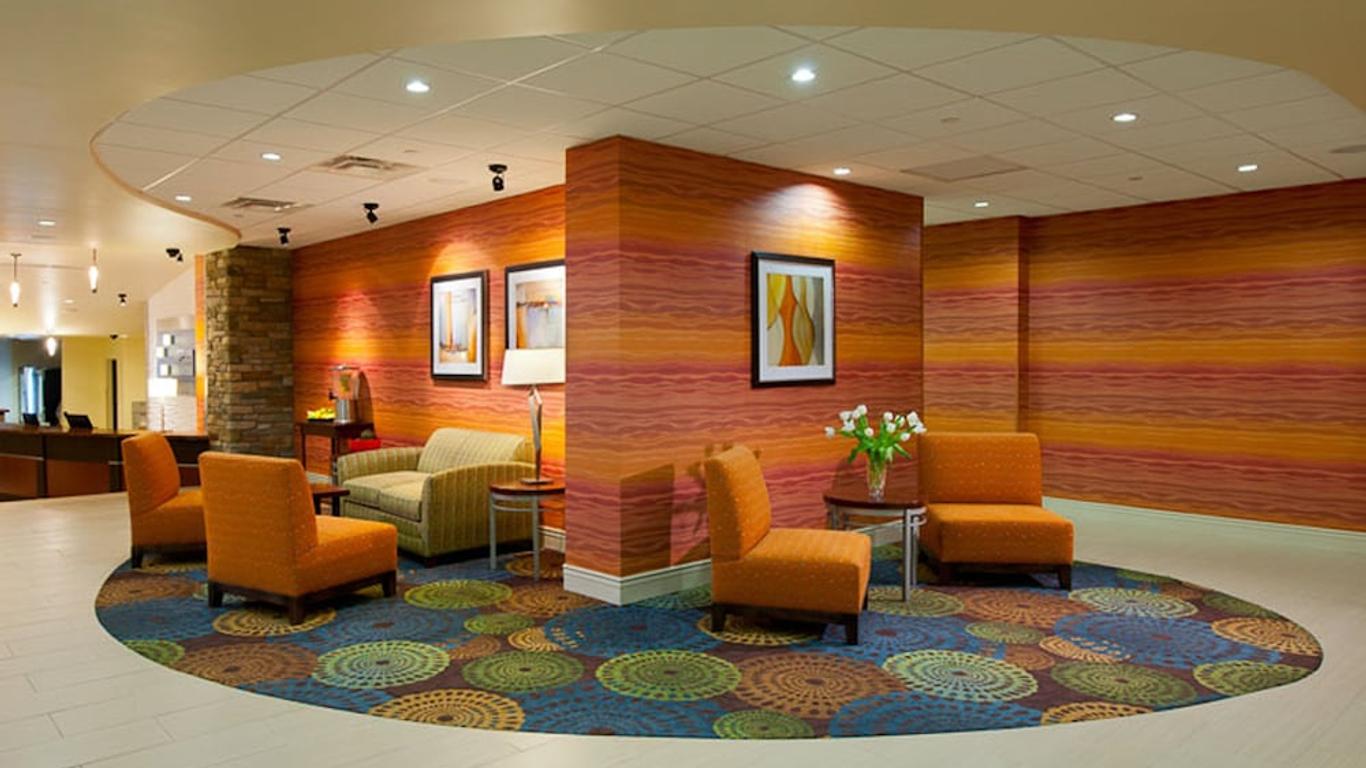 Holiday Inn Express & Suites Pittsburgh West - Greentree, An IHG Hotel