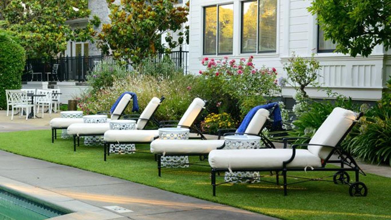 The White House Inn & Spa