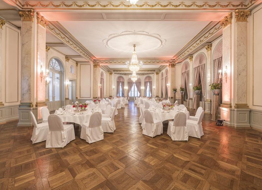 Banquet hall Photo